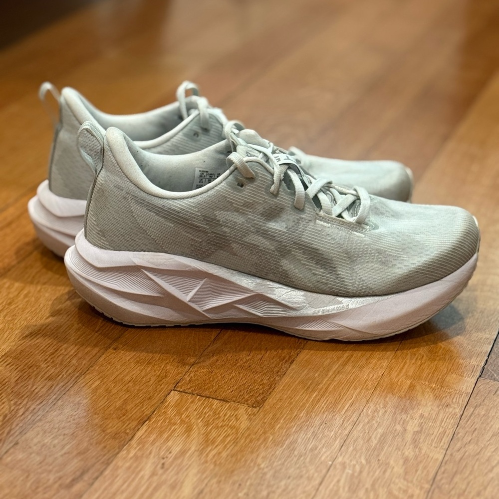Women's ASICS Novablast 5
